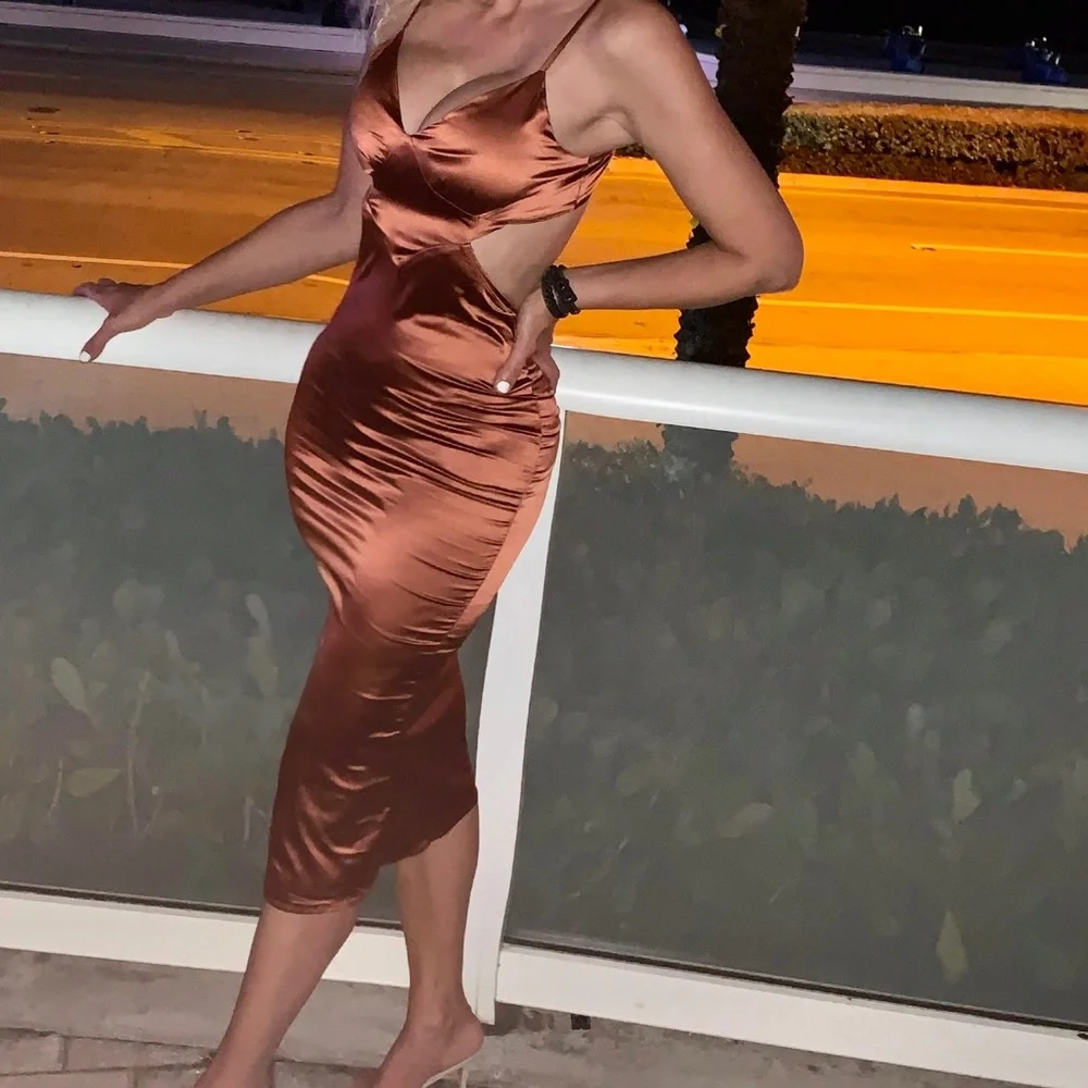 Satin Stretch dress - Picture 2 of 3